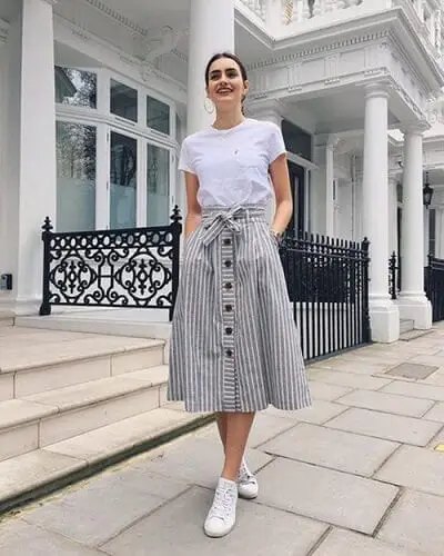 Chân váy sơ mi sọc dọc thắt eo đính nút