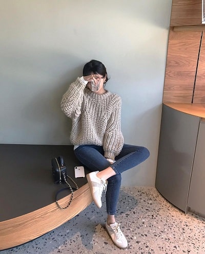 Mix quần skinny jeans với giày bệt - Ảnh 2
