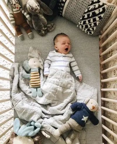 Mặc quá ấm ngược lại có thể khiến trẻ bị cảm lạnh