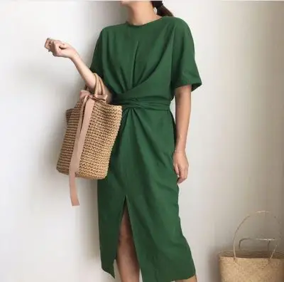 Những kiểu váy chiết eo giúp bạn thêm cân đối - Ảnh 1