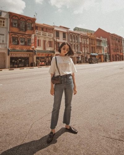 Quần jeans Ulzzang mặc cùng áo phông trắng