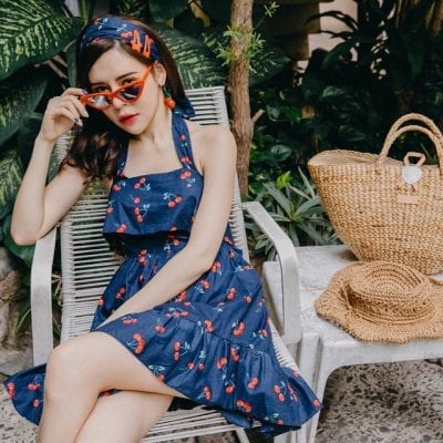 Đầm cổ có dây kết hợp buộc tóc thêu màu xanh