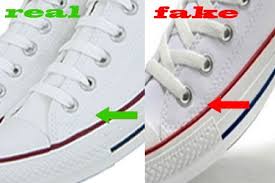 Giày fake thường có những đường chỉ thừa