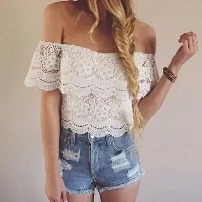 Áo croptop trễ vai phối ren nữ tính