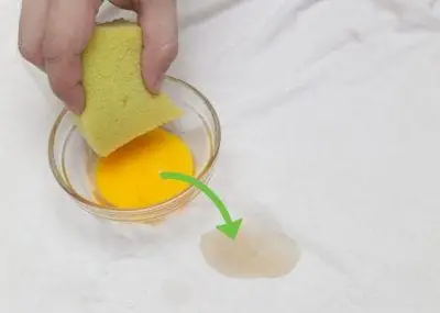 Kết hợp trứng với Glycerin để giặt vết bẩn do Cafe