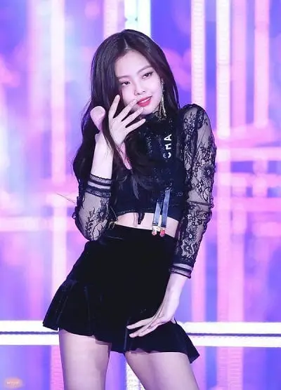 Jennie được xem là biểu tượng thời trang nổi bật trong giới thần tượng Kpop được đông đảo khán giả yêu thích. (Ảnh: Koreaboo)