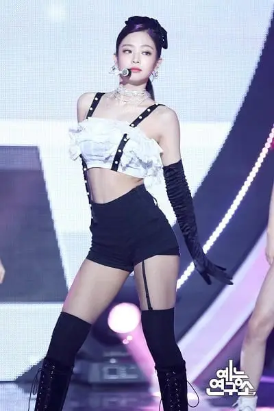 Jennie sở hữu ưu điểm hình thể hết sức ấn tượng. (Ảnh: Soompi)
