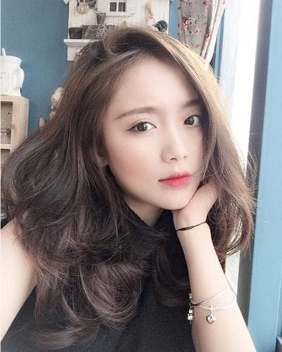 Cắt phăng mái tóc dài hot girl Việt có tài sản 50 tỷ được khen lấy khen để Báo Phụ Nữ Việt Nam