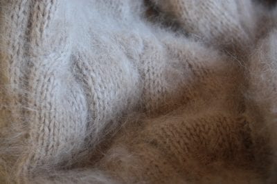 Len Angora từ lông thỏ Angora có đặc tính bông xù và nhẹ