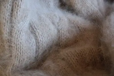 Len Angora từ lông thỏ Angora có đặc tính bông xù và nhẹ