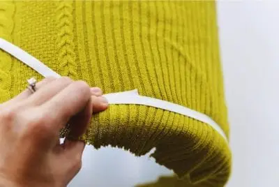 Len lông cừu thường có cấu trúc đan khít và bề mặt mịn