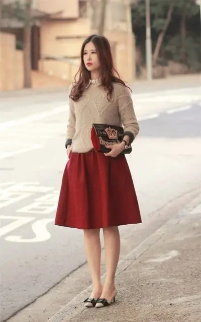 Mix chân váy xòe với áo Len đơn màu