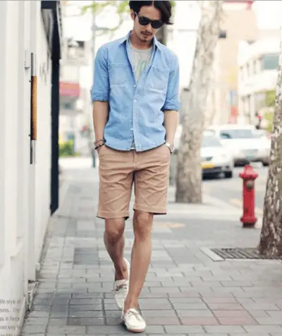 Mix quần Kaki ngắn cùng áo Denim và giày lười cho chàng phong cách thanh lịch