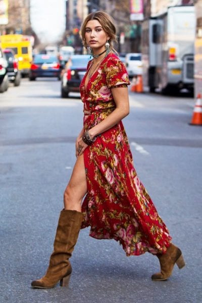 Hailey Baldwin – vợ Justin Bieber – xuất hiện đầy năng lượng trong chiếc váy maxi hoạ tiết hoa rực rỡ