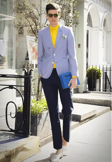 Vẫn là công thức như trên nhưng chàng hãy thử phối thêm 1 chiếc Blazer trẻ trung khi đến nơi công sở nhé