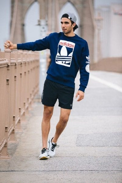 Năng động và thoải mái với short và sneaker