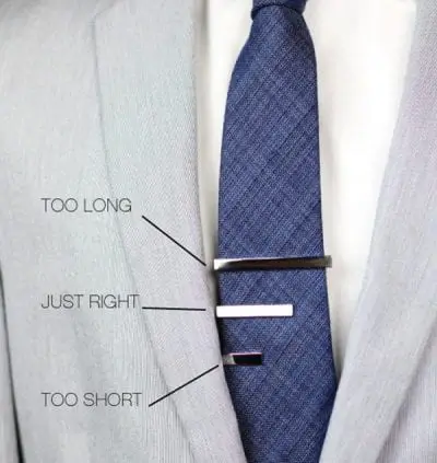 Chọn Tie clip có độ dài cân xứng với chiều rộng của cà vạt