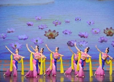 Hoài Giang Shop chuyên cho thuê các loại trang phục biểu diễn uy tín, được nhiều khách hàng biết đến tại TP HCM