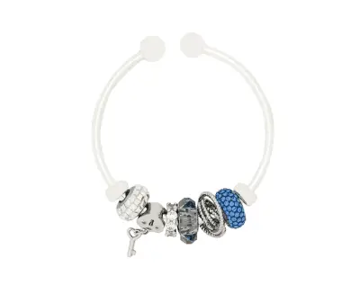 Các mẫu Charm của thương hiệu này mang phong cách tươi trẻ, đầy rực rỡ nhưng vẫn vô cùng sang trọng