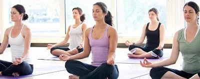 Yoga là nơi dành cho các bộ đồ có độ đàn hồi cao để giúp bạn có những trải nghiệm thư thái nhất