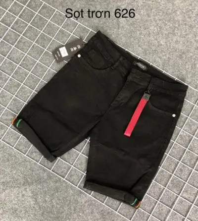 Quần short nam đen trơn – giá sỉ 140,000đ /cái.