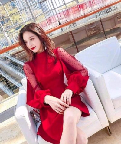 Đầm phối ren đỏ – giá sỉ theo số lượng: 210,000 – 240,000đ /cái.