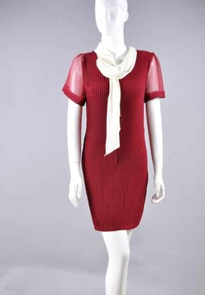 Đầm xếp li cột dây – giá sỉ theo số lượng: 280,000 – 300,000đ /cái.