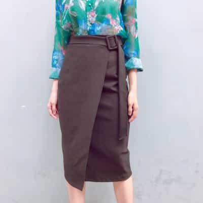 Chân váy đắp chéo kèm belt – giá sỉ: 130,000 – 165,000đ /cái.