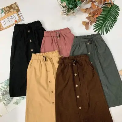 Chân váy midi nút kèm belt xoè giá sỉ 115,000đ /cái.
