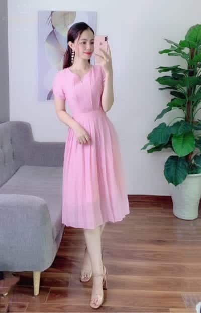 Đầm xếp ly – giá sỉ 240,000đ /cái.