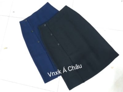 Chân váy A dáng dài cách điệu xẻ trước – giá sỉ 160,000đ /cái.