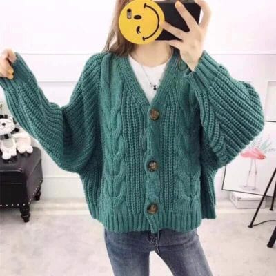 Áo khoác len dày dặn – giá sỉ: 150,000đ /cái.