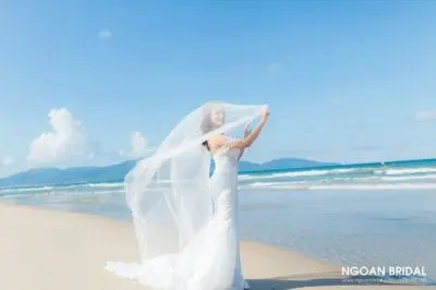 Váy cưới và album cưới được thực hiện bởi Ngoan Bridal