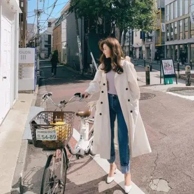 Áo trench coat cũng là item đáng chú ý của chị em tuổi 30