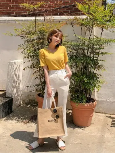 Đừng bỏ qua chiếc quần cạp cao này nhé, nó khá lợi hại cho nàng khoe chân thon đấy