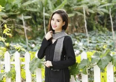Minh Thư nổi tiếng với những chiếc áo bà ba và áo dài, mang vẻ đẹp dịu dàng mộc mạc của người phụ nữ miền quê Nam Bộ