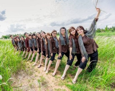 Đặc trưng nhất tại đây là những mẫu áo bà ba truyền thống, vừa tinh tế, chất lượng mà giá cả lại phù hợp