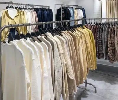 Thời trang tại Len Clothing khá đa dạng, có thể sử dụng cho mọi lứa tuổi từ trẻ đến trung niên, và cả người già