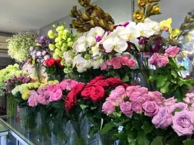 Shop hoa tươi Nét Việt chuyên nhận đặt hoa theo yêu cầu của khách hàng