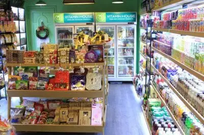 Vitamin House chuyên cung cấp các loại đồ uống, bánh kẹo, chocolate, trái cây đa dạng hương vị và sắc màu, chỉ cần nhìn một lần là đã muốn ăn ngay lập tức