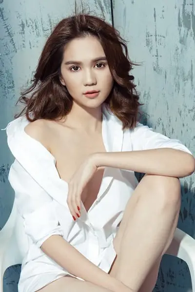 Đàn ông rất thích vợ mình diện những chiếc áo sơ mi không quần trong phòng ngủ