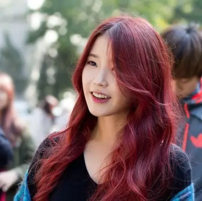 Tóc màu nâu đỏ ánh tím hấp dẫn