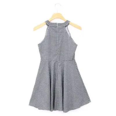 Ảnh minh họa đầm caro cổ yếm