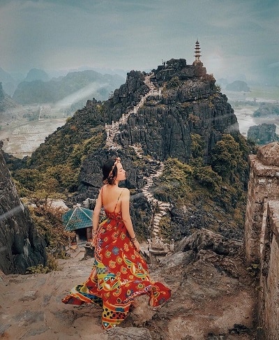 Váy họa tiết hai dây đi du lịch