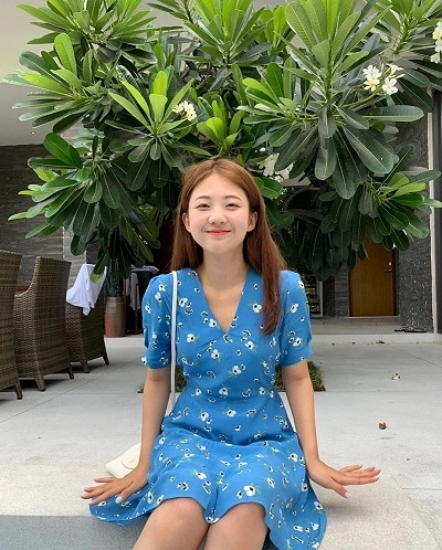 Váy hoa cổ V