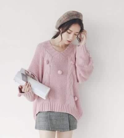 Áo len oversize + Chân váy ngắn