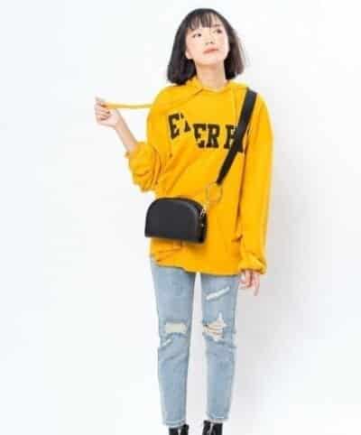 Cute phomai que với áo hoodie vàng