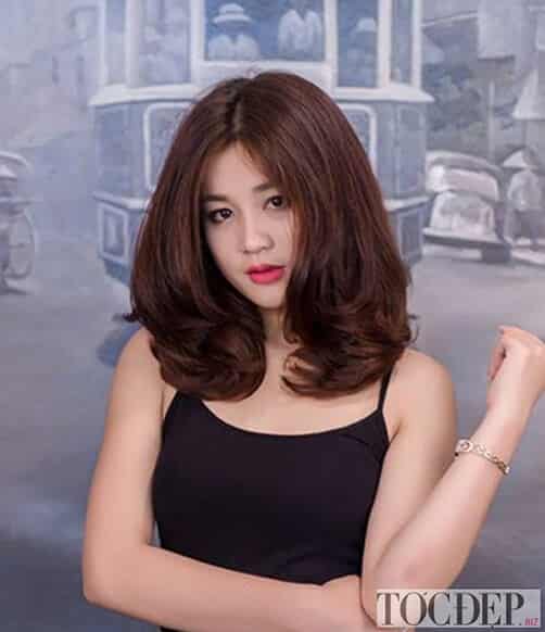 Kiểu tóc xoăn ngắn dập phồng