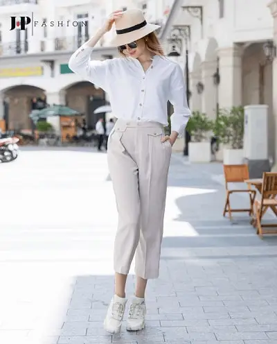 Thanh lịch cùng áo sơ mi trắng nữ và chiếc quần kaki