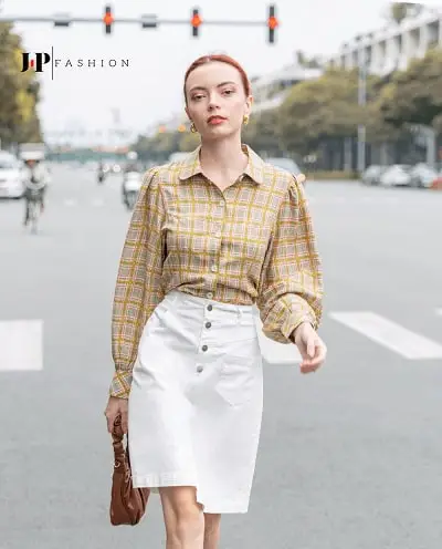 Ấn tượng cho nàng công sở cùng áo sơ mi tay phồng và chân váy